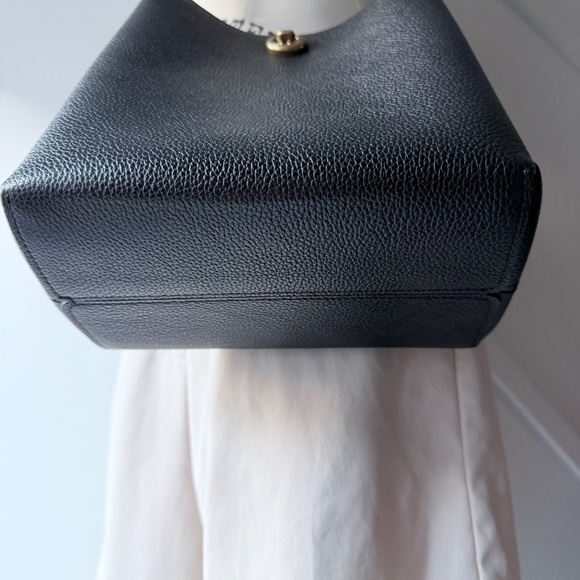 Coach Charlie Bucket Bag 21 Crossbody In Pebble Leather Black/Gold - Picture 7 of 13